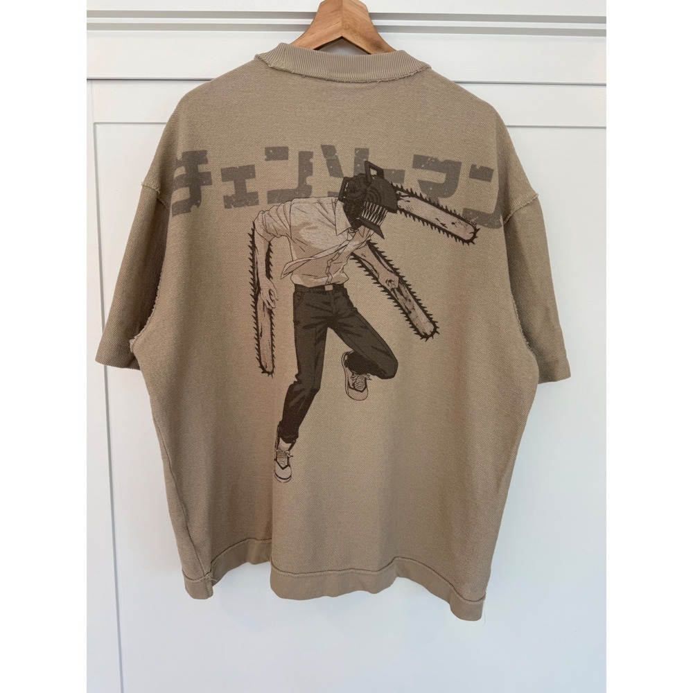Bershka Chainsaw Man Anime Graphic Short Sleeve Sweatshirt Tan Beige Mens L